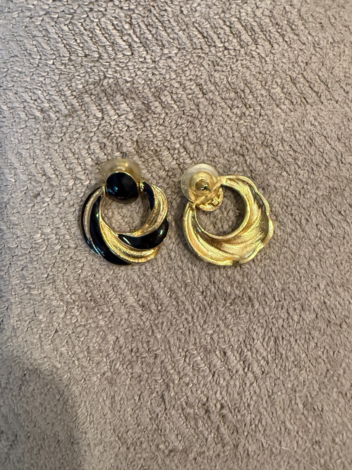 Vintage 80s Black Enamel Gold Tone Door Knocker Earrings Swirl Hoop Pierced Retr