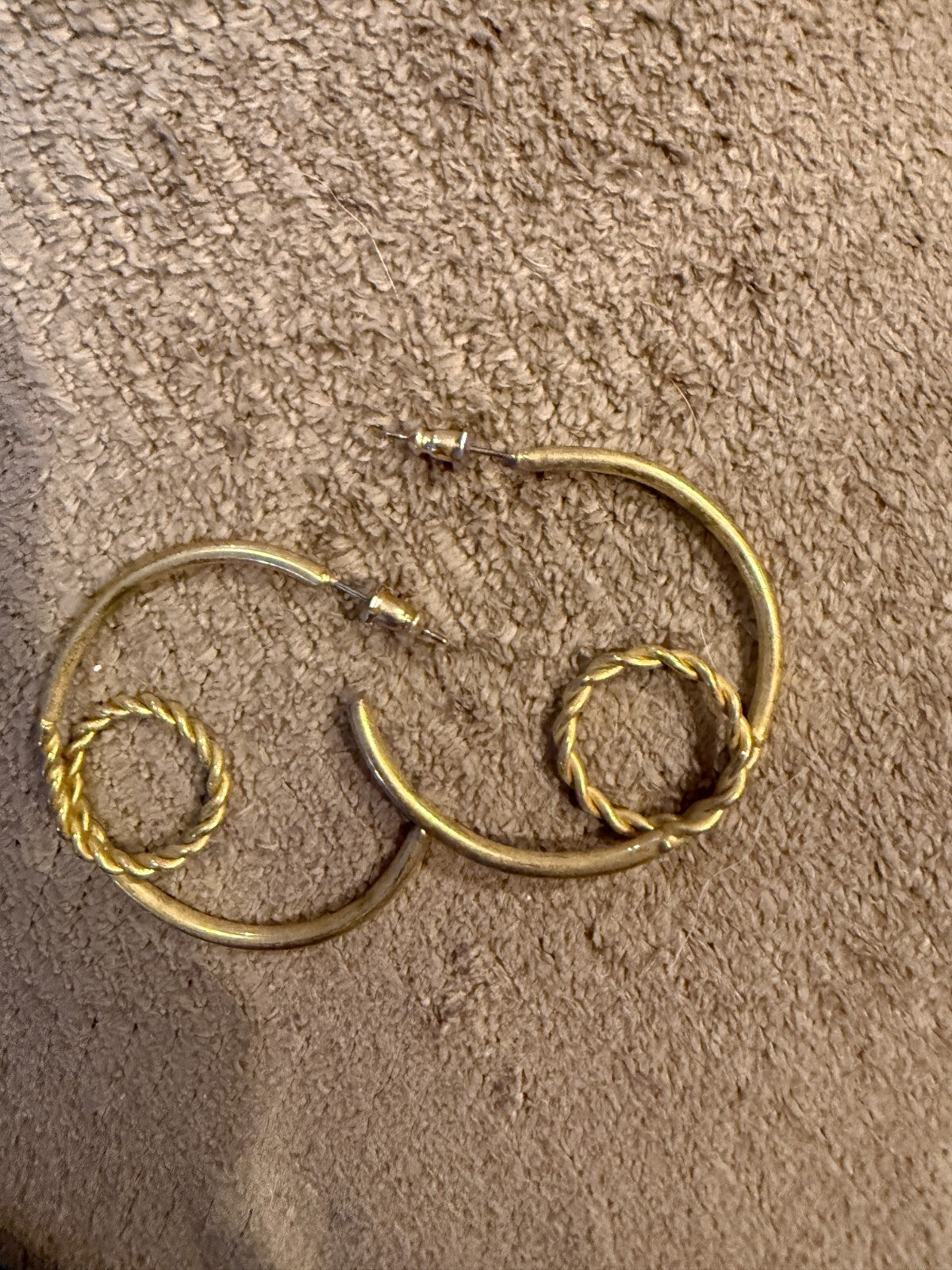 Vintage Gold Tone Hoop Earrings Twisted Rope Circle Accent Matte Satin Pierced