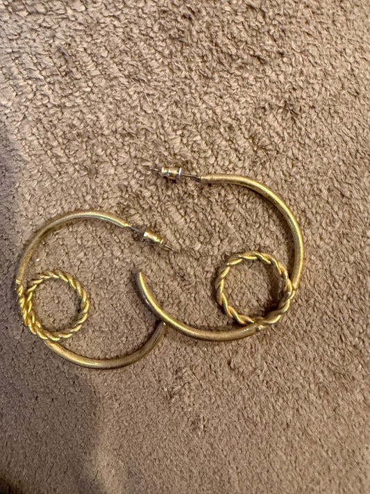 Vintage Gold Tone Hoop Earrings Twisted Rope Circle Accent Matte Satin Pierced