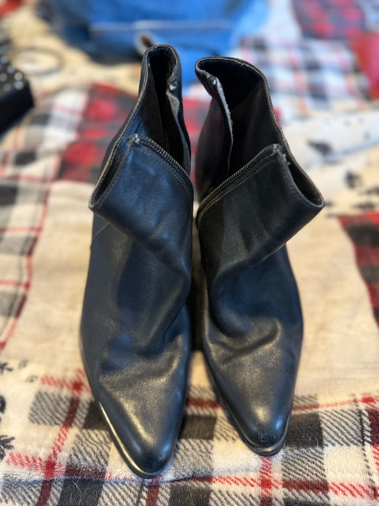 Vintage Jennifer Moore Black Leather Ankle Boots size 7