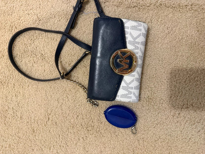 Michael KorsCrossbody Navy LeatherMK SignatureRain Stain